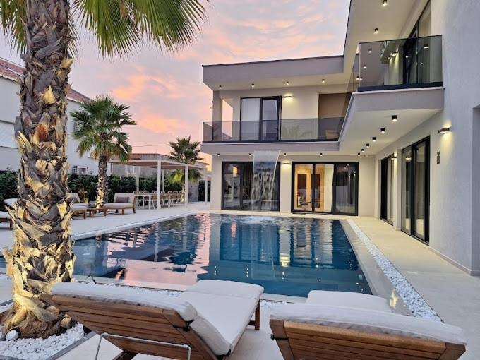 Luxury Villa My Wish With Pool Kaštel Stari エクステリア 写真